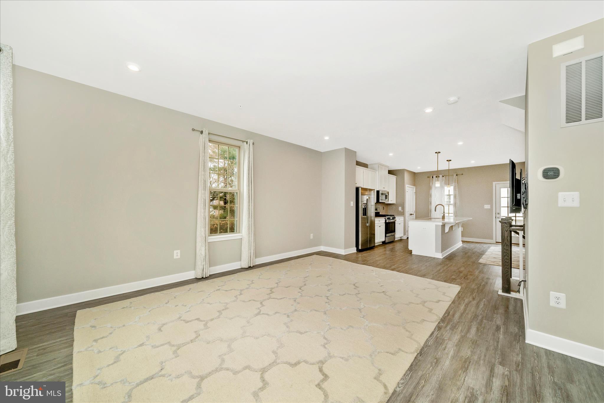 9537 Tall Oaks Road Montgomery Village, MD 20886 - Photo 9 of 53 Family Room