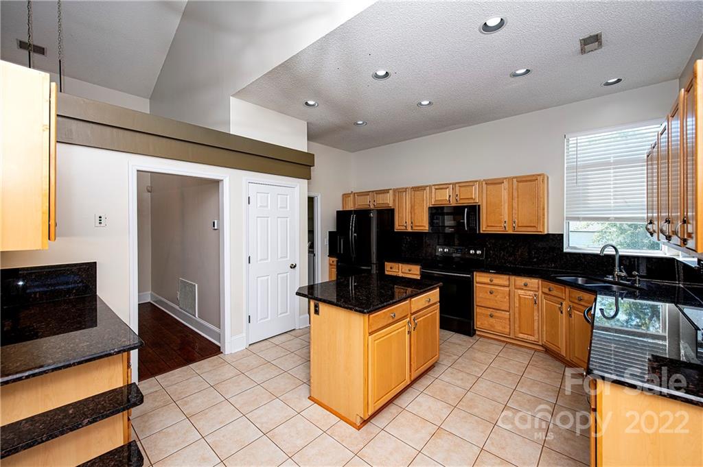 9820 Dunfries Road Matthews, NC 28105 - Photo 11 of 28 Gallery Image 11