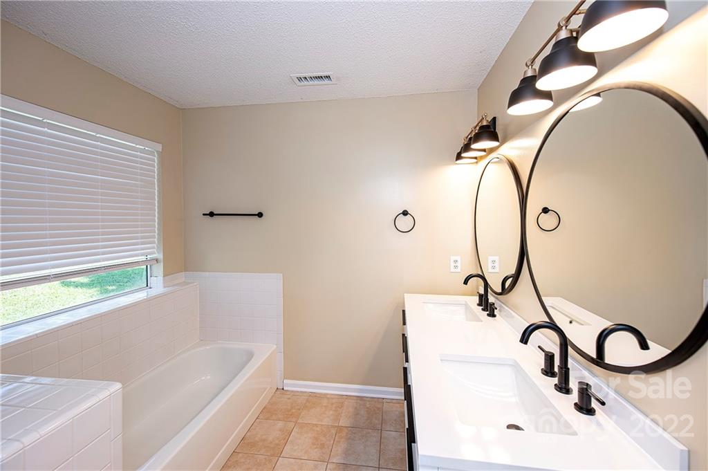 9820 Dunfries Road Matthews, NC 28105 - Photo 16 of 28 Gallery Image 16