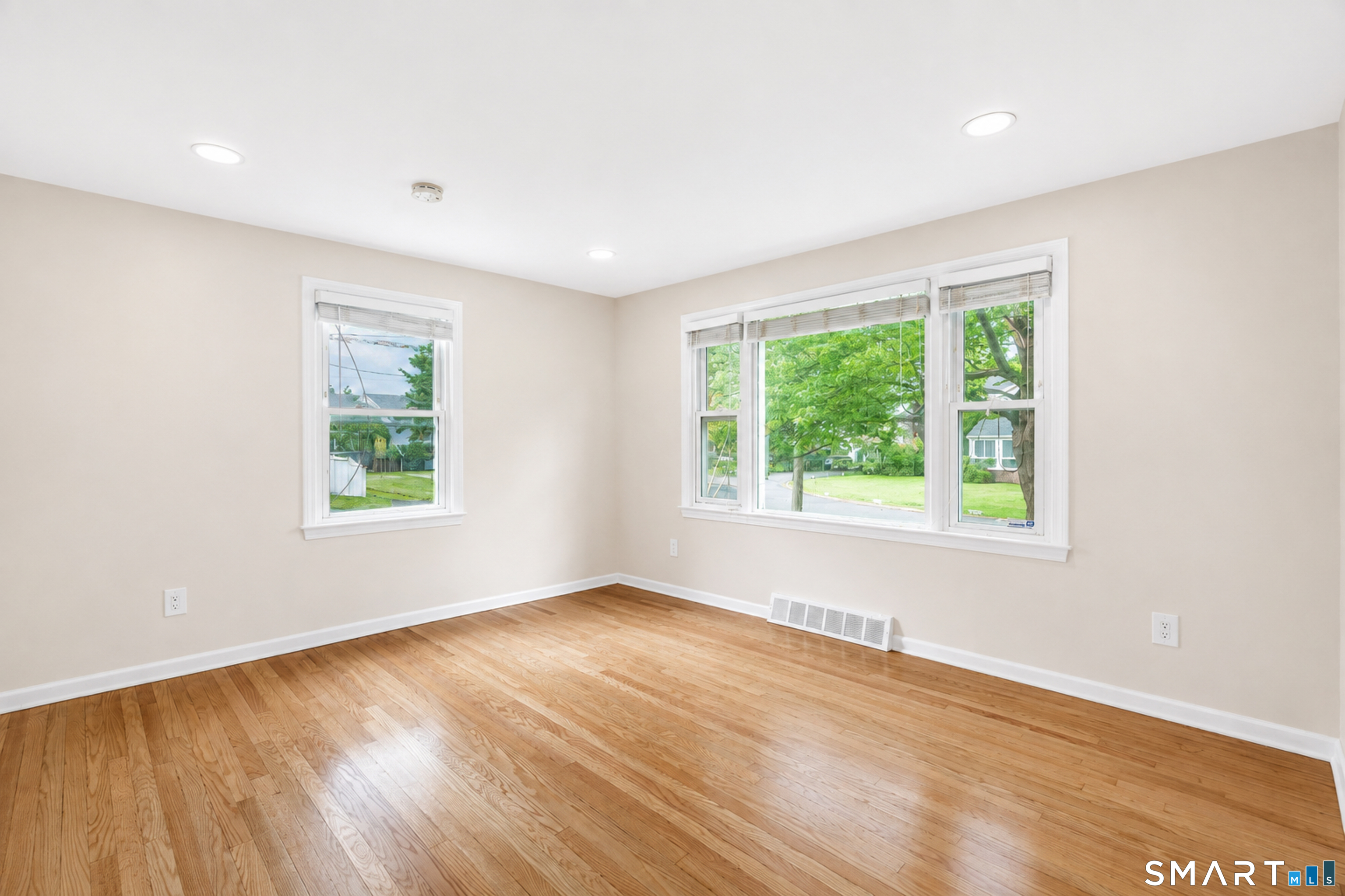 216 Country Road Fairfield, CT 06824 - Photo 3 of 17 Gallery Image 3