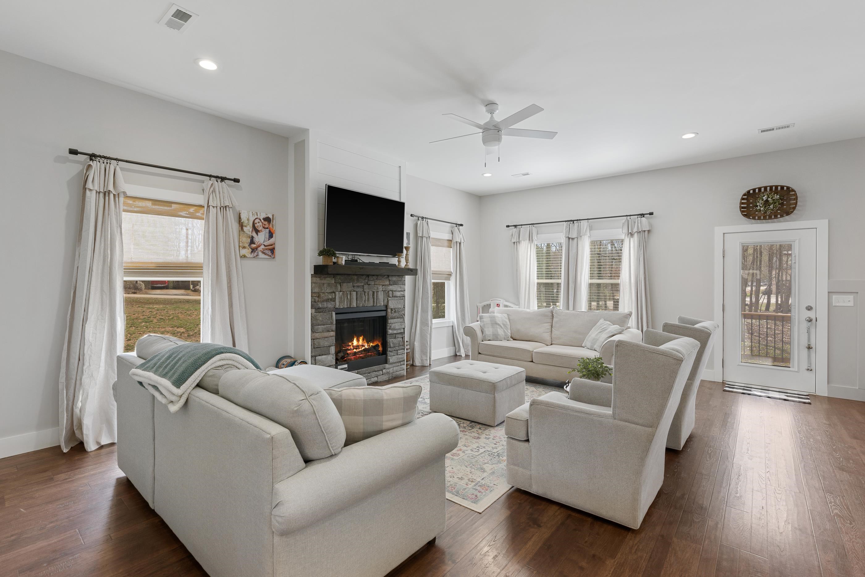 201 Shoreham Place Inman, SC 29349 - Photo 3 of 23