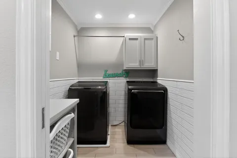 $979,000 | 8718 Tallwood Drive, Austin, TX 78759