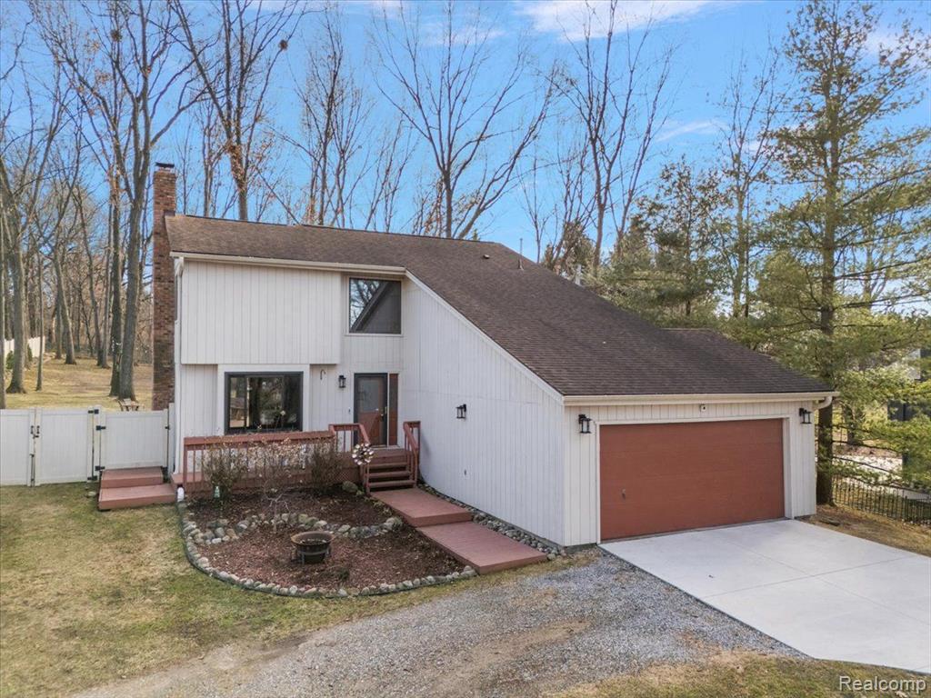 5621 Sally Road Clarkston, MI 48348 - Photo 2 of 76