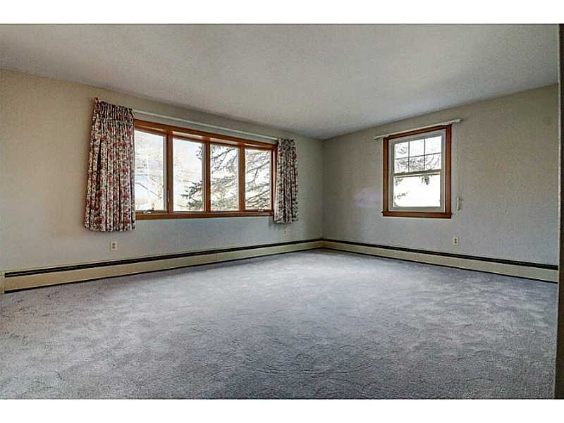 184 Hilltop Road Cumberland, RI 02864 - Photo 6 of 23 Living Room.