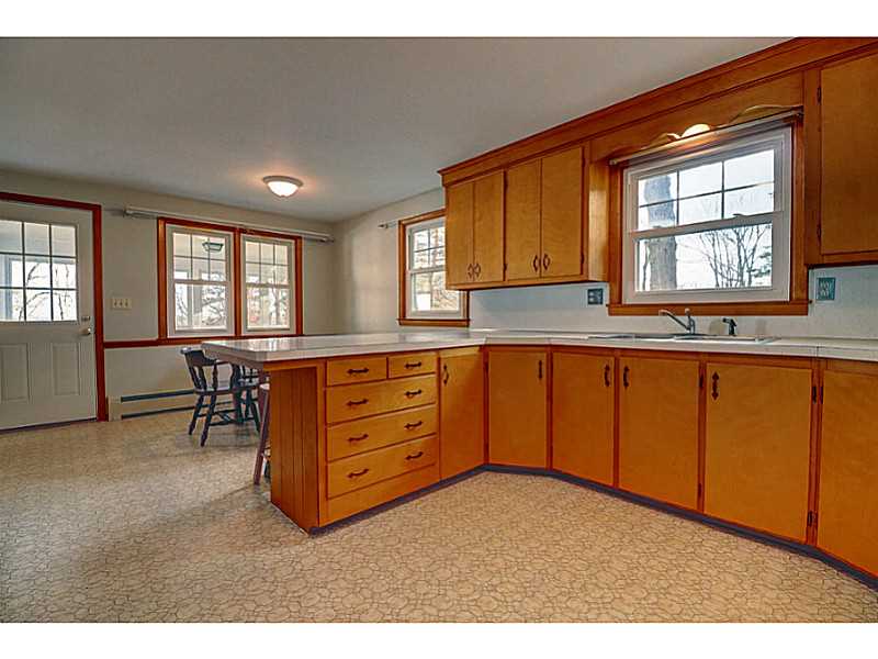 184 Hilltop Road Cumberland, RI 02864 - Photo 9 of 23 Kitchen.