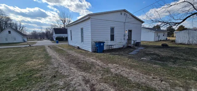 $69,900 | 620 East Sycamore Street, Jasonville, IN 47438