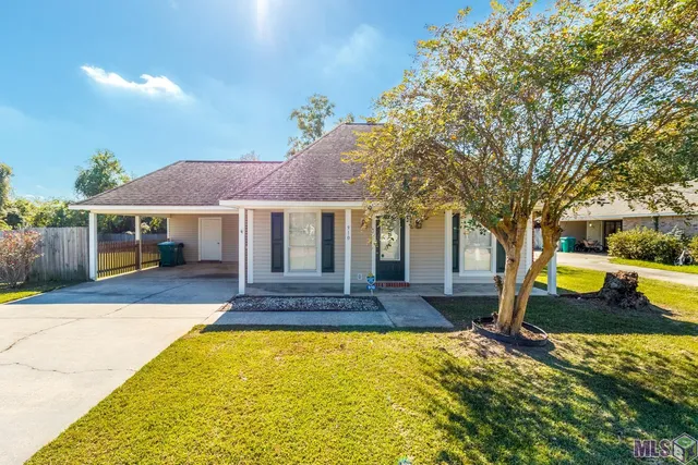 $199,500 | 910 Kathryn Drive, Denham Springs, LA 70726
