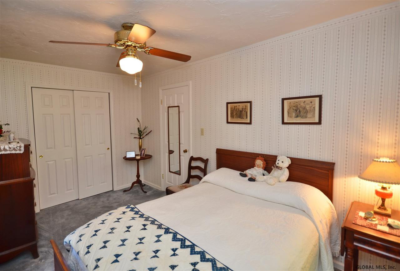 879 Charlton Road Schenectady, NY 12302 - Photo 11 of 25 Photo 11