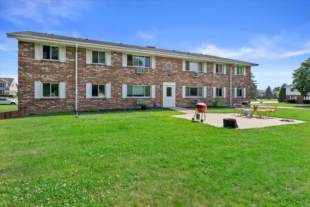 $129,900 | N114W15680 Sylvan Circle, Unit 7, Germantown, WI 53022