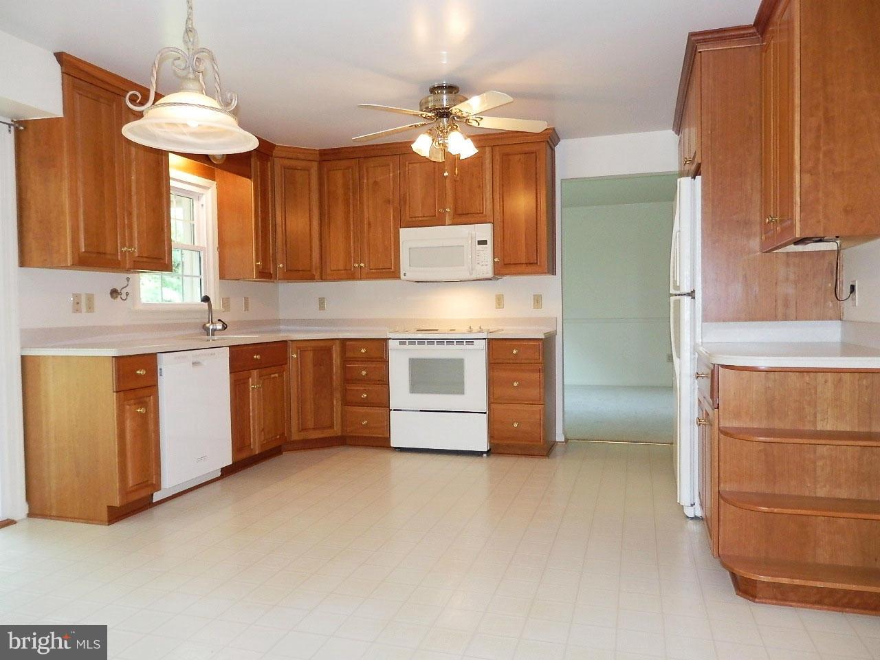 24240 Hipsley Mill Road Laytonsville, MD 20882 - Photo 6 of 26 Kitchen