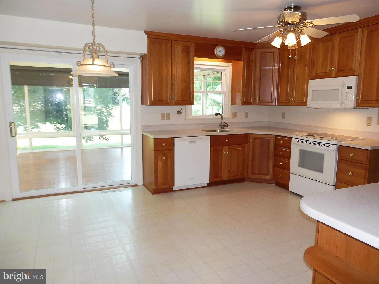24240 Hipsley Mill Road Laytonsville, MD 20882 - Photo 7 of 26 Kitchen