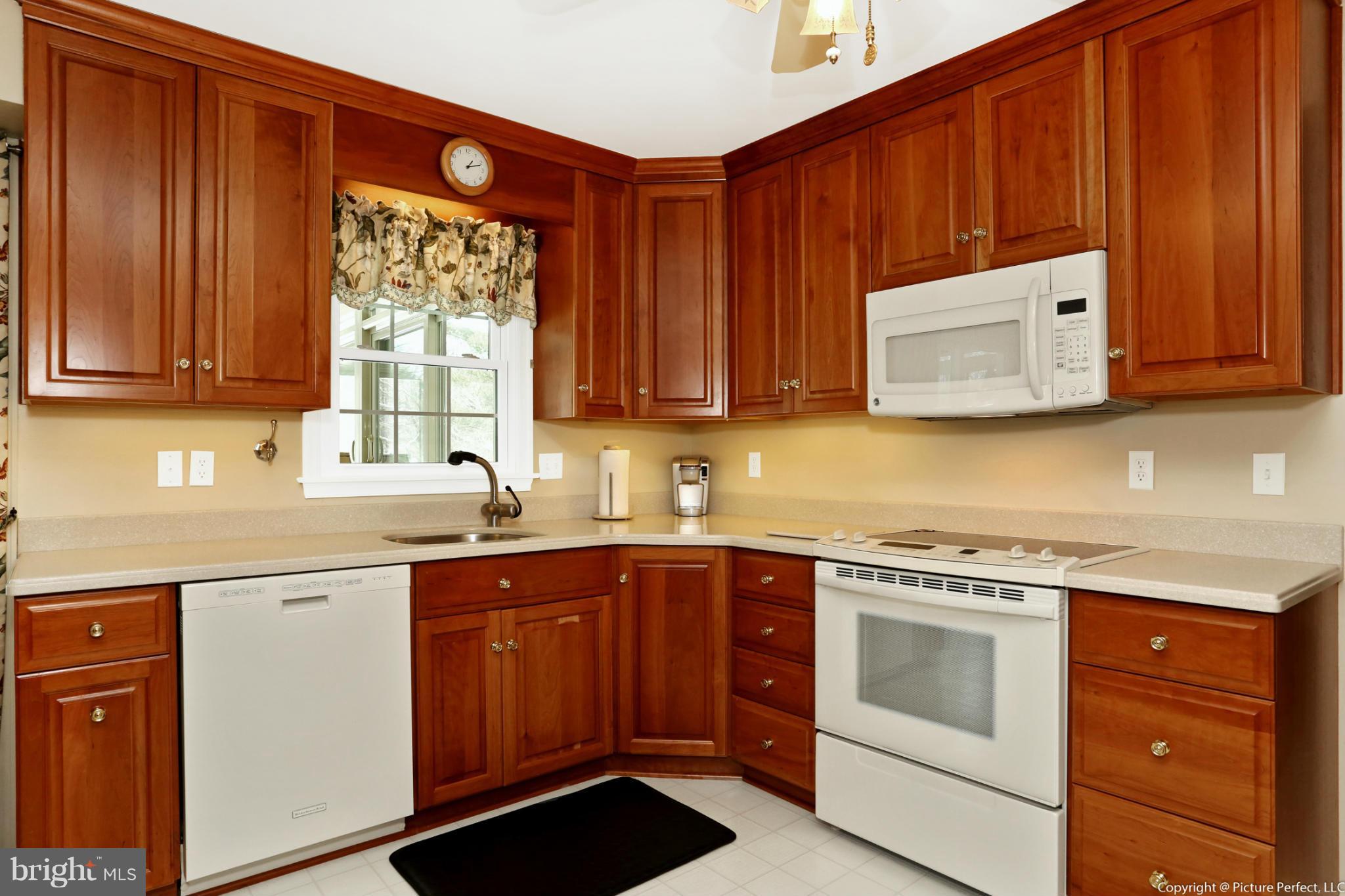 24240 Hipsley Mill Road Laytonsville, MD 20882 - Photo 8 of 26 Kitchen