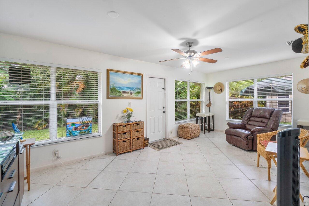 386 Southwest 5th Way Boca Raton, FL 33432 - Photo 14 of 34 012-386Southwest5thWay-BocaRaton-FL-3343