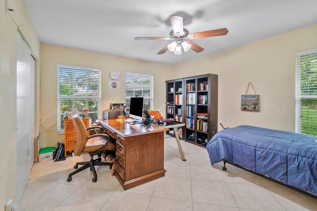 386 Southwest 5th Way Boca Raton, FL 33432 - Photo 23 of 34 023-386Southwest5thWay-BocaRaton-FL-3343