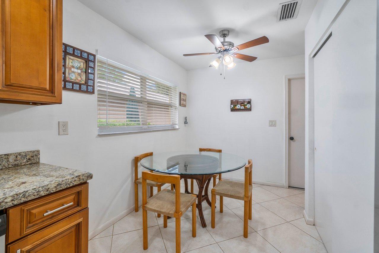 386 Southwest 5th Way Boca Raton, FL 33432 - Photo 10 of 34 007-386Southwest5thWay-BocaRaton-FL-3343
