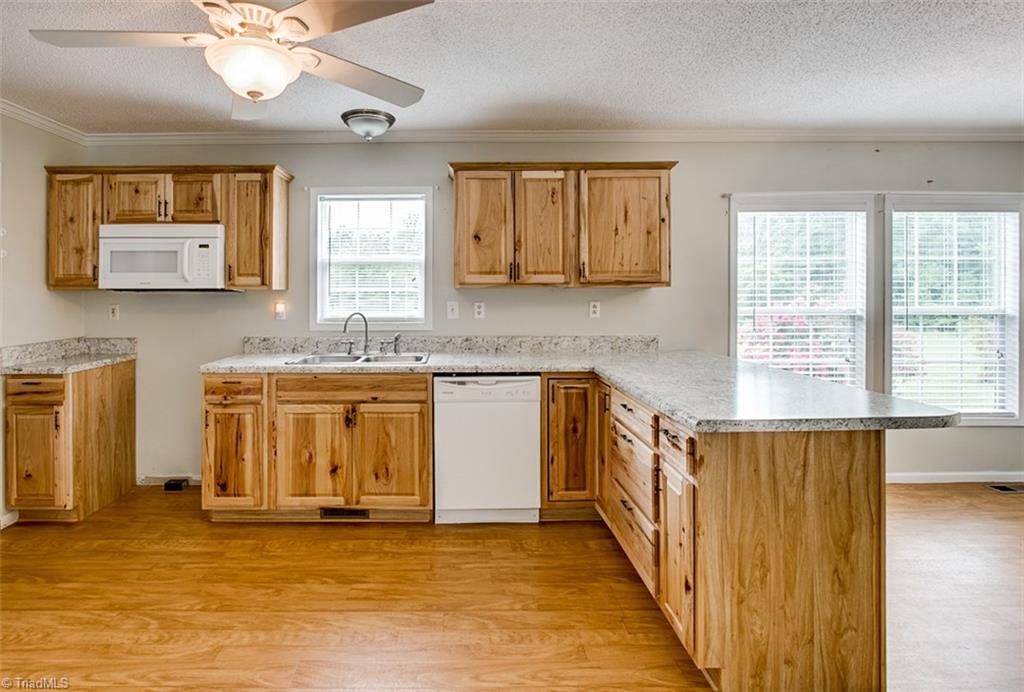 1939 Burney Road Asheboro, NC 27205 - Photo 9 of 28 Kitchen
