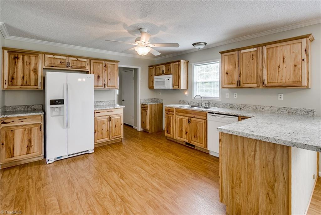1939 Burney Road Asheboro, NC 27205 - Photo 10 of 28 Kitchen