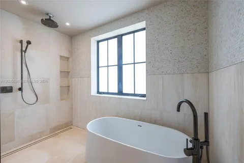 $6,995,000 | 5262 La Gorce Drive, Miami Beach, FL 33140
