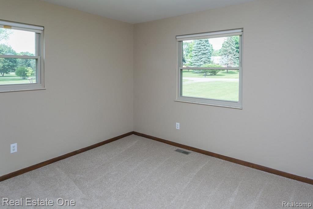 1198 Peavy Road Howell, MI 48843 - Photo 11 of 24
