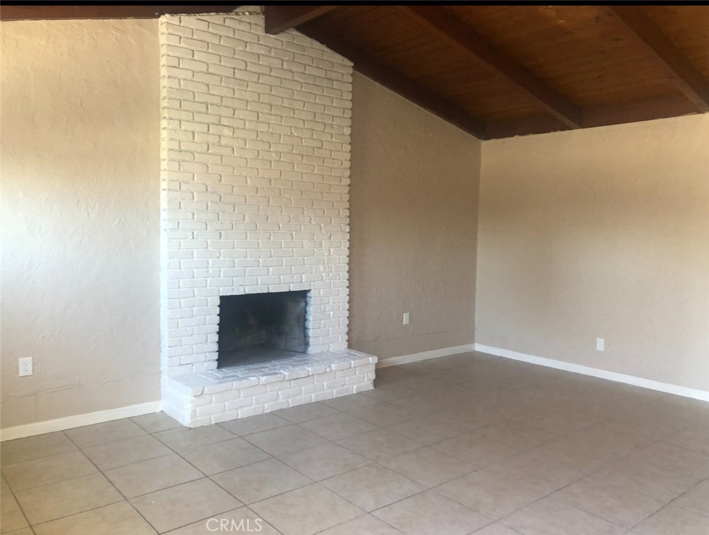 19340 Woodhill Street Rialto, CA 92376 - Photo 2 of 7 Room