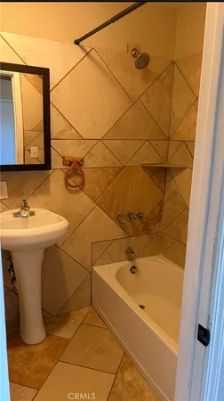 $1,450 | 19340 Woodhill Street, Rialto, CA 92376