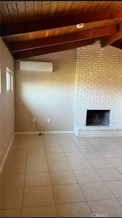 $1,450 | 19340 Woodhill Street, Rialto, CA 92376