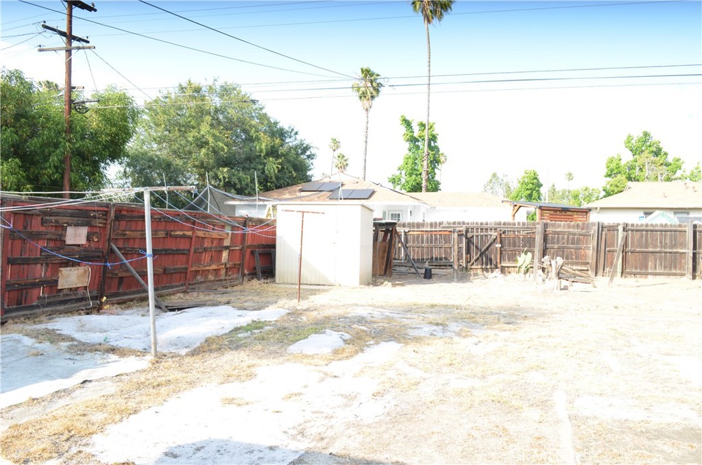 4139 St George Place Riverside, CA 92504 - Photo 31 of 42 Camming from the kitchen to the back yard