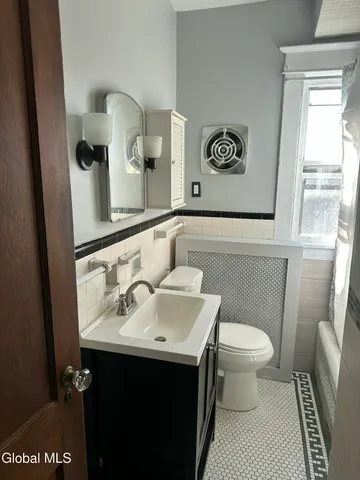 $1,700 | 65 Ten Eyck Avenue, Albany, NY 12209