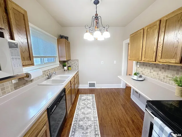 $129,900 | 2325 38th Street, Rock Island, IL 61201