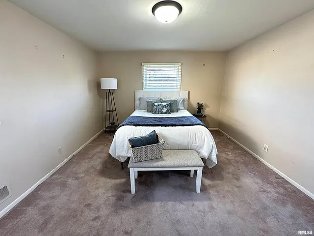 $129,900 | 2325 38th Street, Rock Island, IL 61201