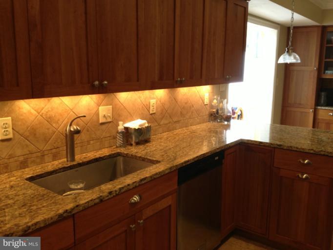 17105 Hoskinson Road Poolesville, MD 20837 - Photo 14 of 22 Kitchen