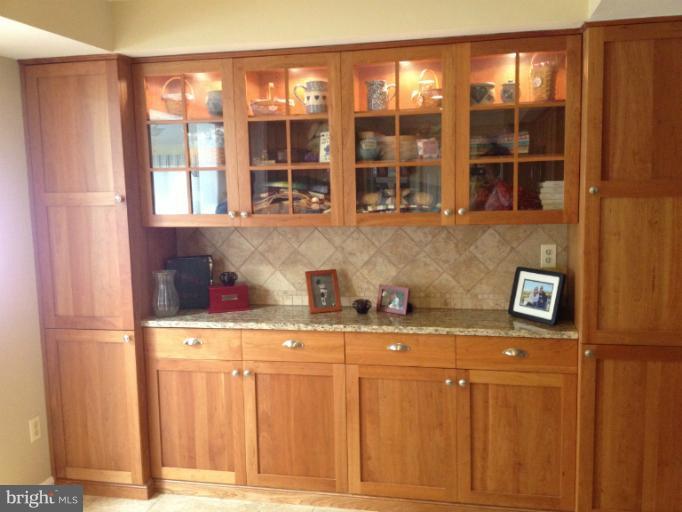 17105 Hoskinson Road Poolesville, MD 20837 - Photo 3 of 22 Kitchen