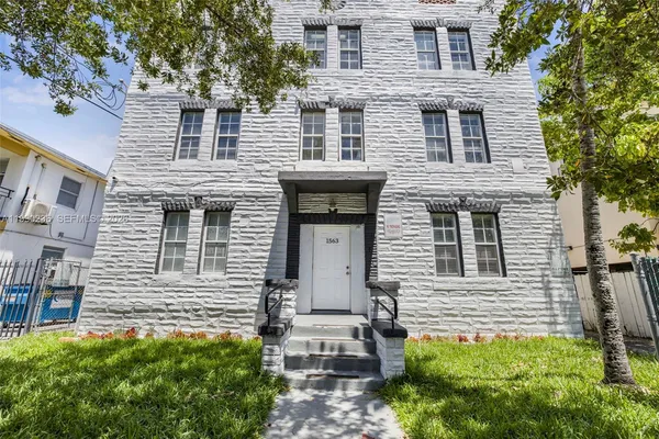 $1,300 | 1563 Southwest 2nd Street, Unit 8, Miami, FL 33135