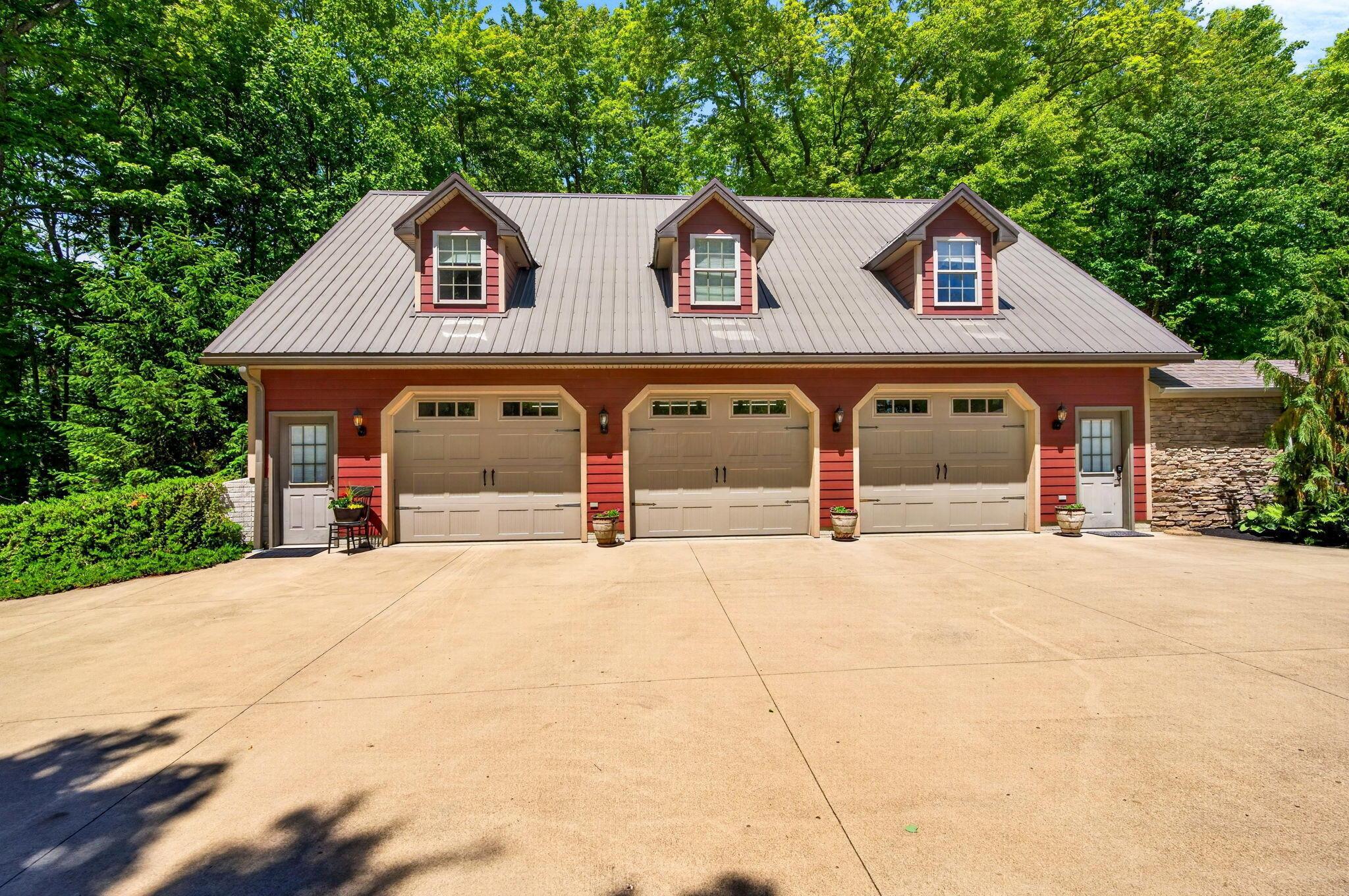 2198 Adelphia State Road Wellston, OH 45692 - Photo 37 of 53 37. Garage and Suite 2