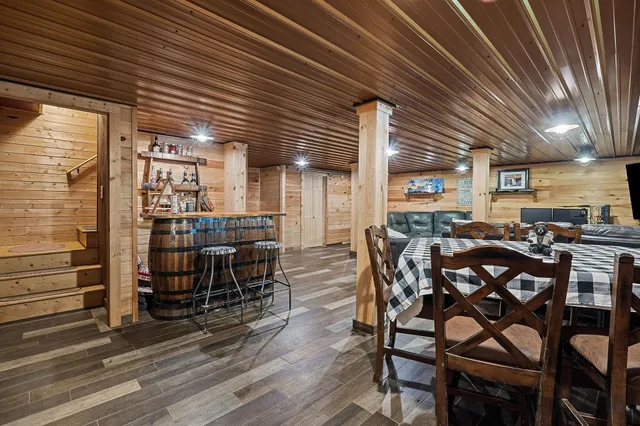 a view of a house with a backyard