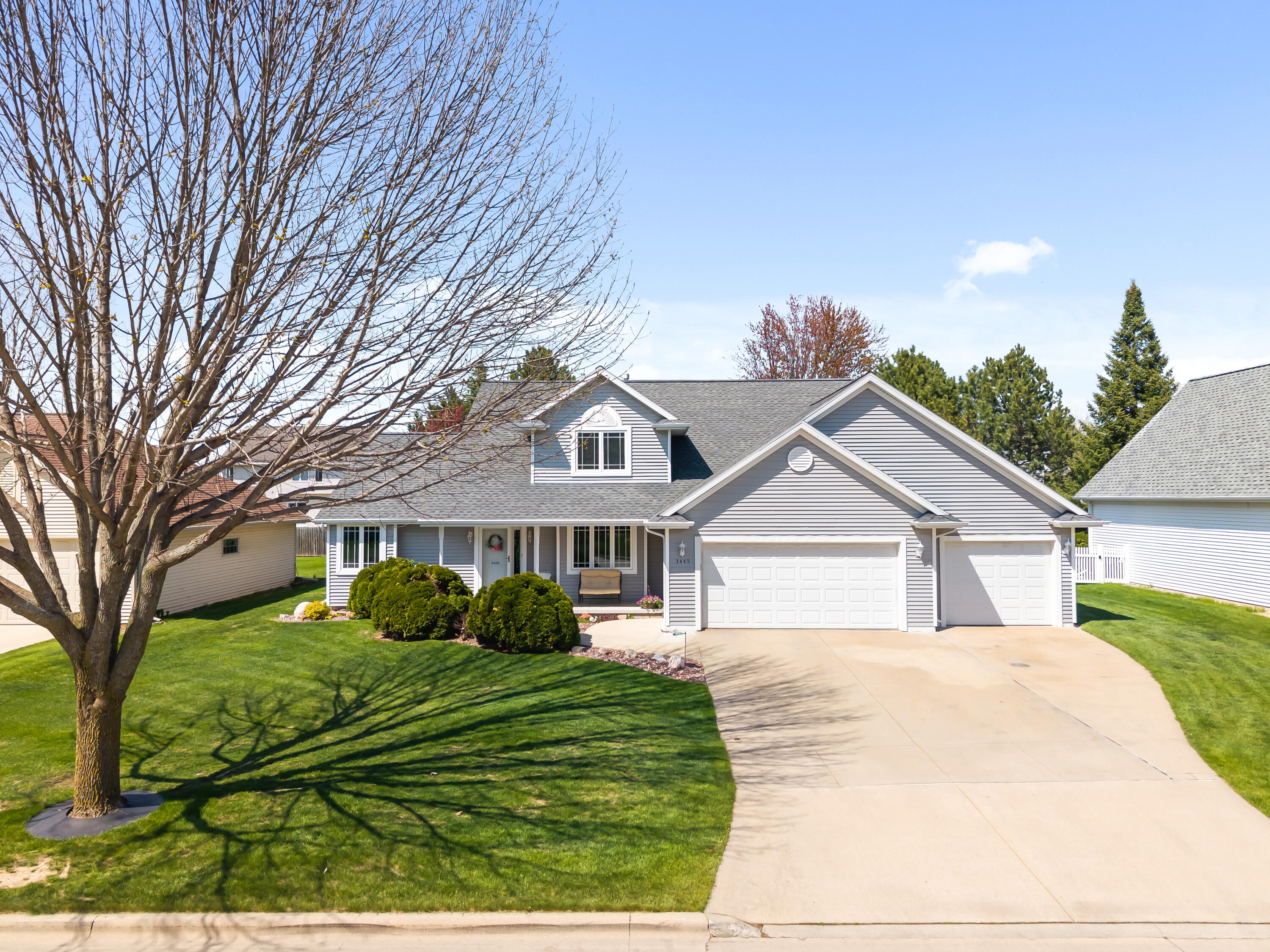 3445 Edinburgh Road Green Bay, WI 54311 - Photo 2 of 34 Front of House