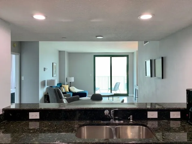 $2,800 | 300 South Duval Street, Unit 812, Tallahassee, FL 32301