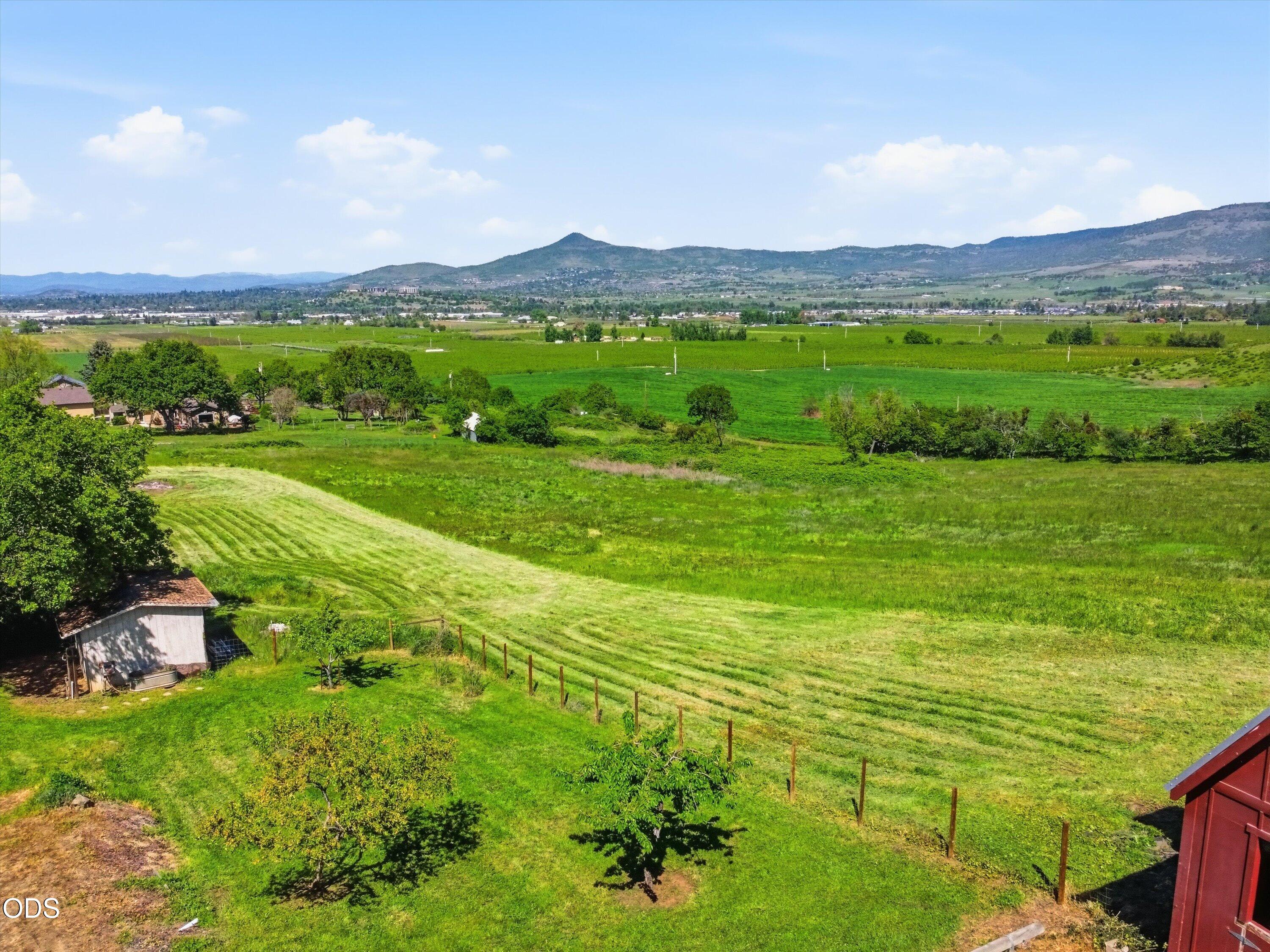 4250 Independence School Road Medford, OR 97501 - Photo 55 of 62 2nd field by barn
