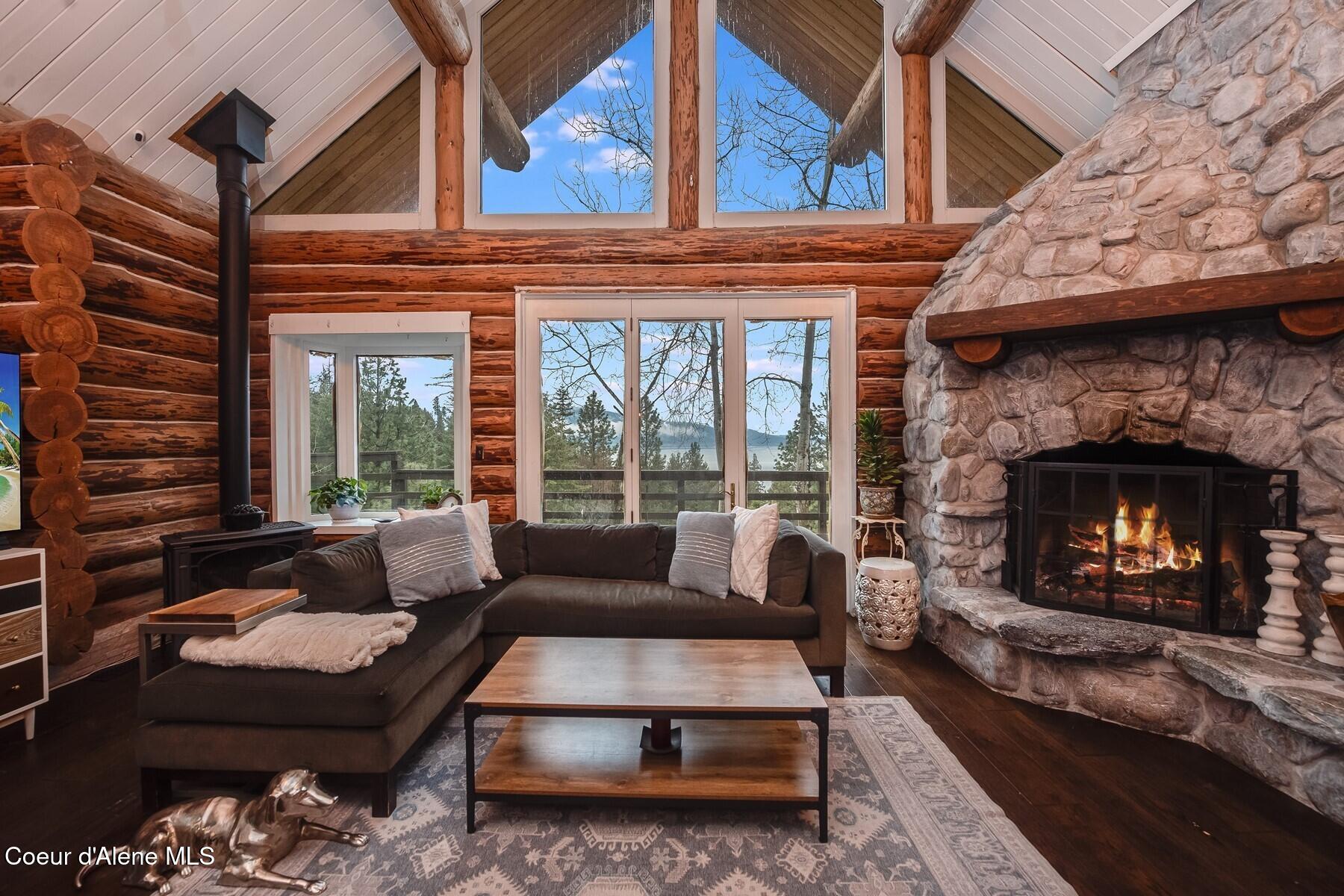 480 Sunnyside Ridge Road Sandpoint, ID 83864 - Photo 7 of 81 Living room