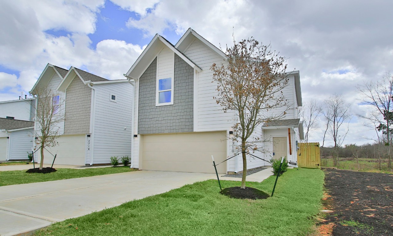 2717 Discovery Trails Conroe, TX 77301 - Photo 4 of 46 a front view of a house with garden