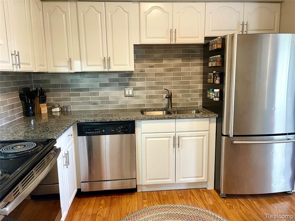 33765 Pondview Circle Livonia, MI 48152 - Photo 17 of 27