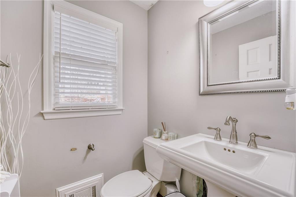 9005 Ridgestone Court Roswell, GA 30076 - Photo 13 of 27