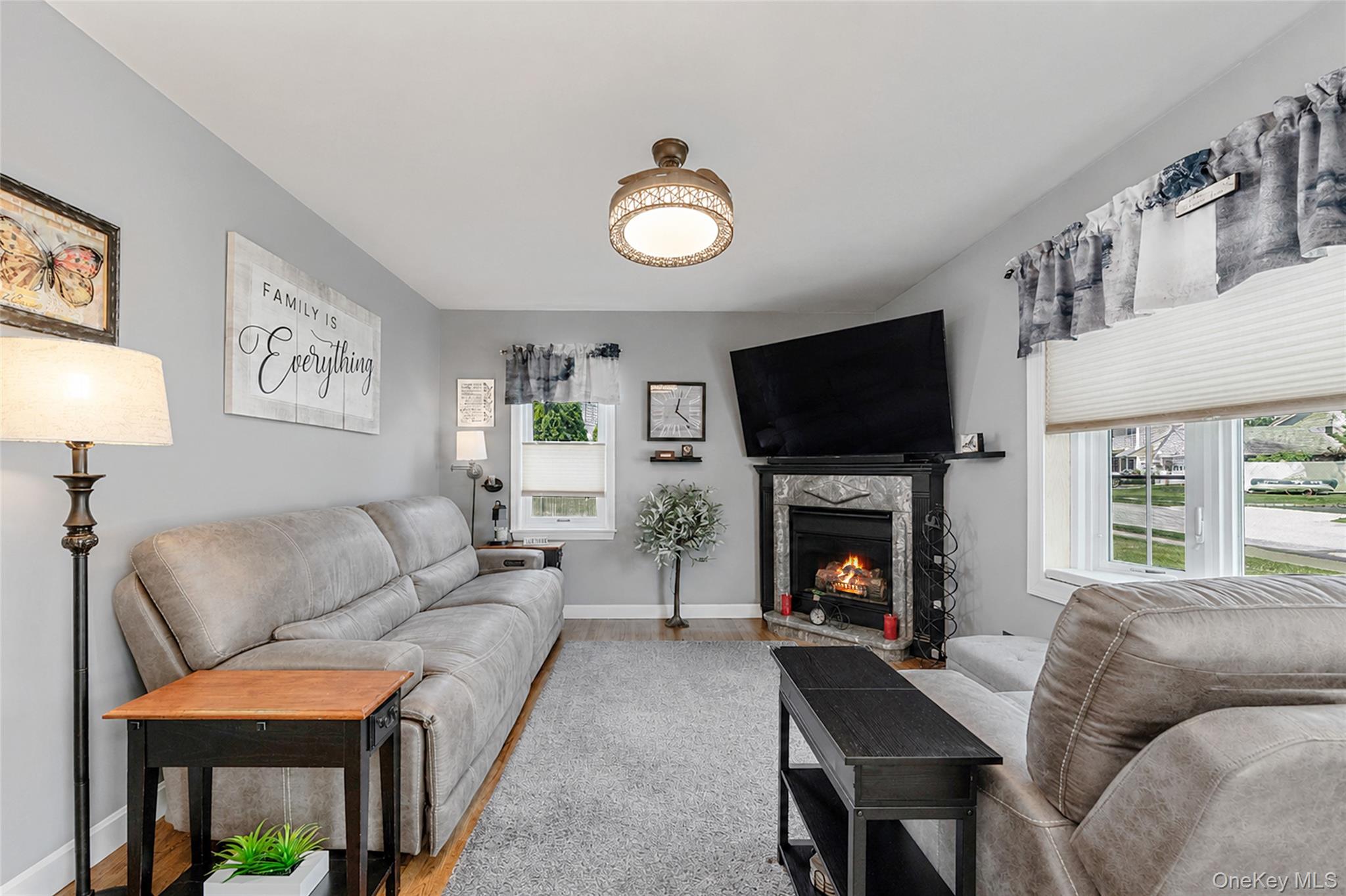 7 Farmedge Road Bethpage, NY 11714 - Photo 5 of 31 Gallery Image 5