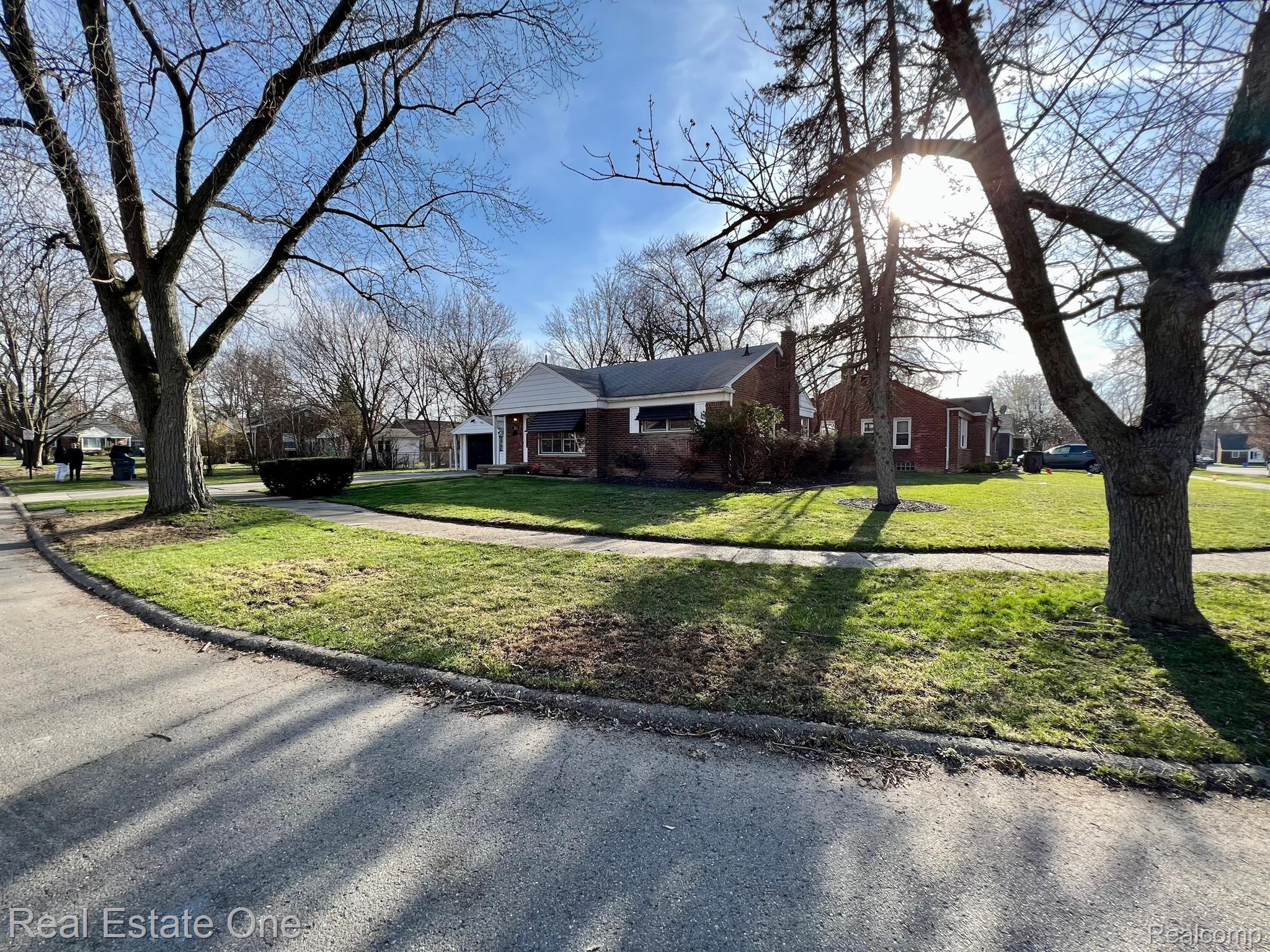 686 Patterson Court Inkster, MI 48141 - Photo 4 of 29 Gallery Image 4