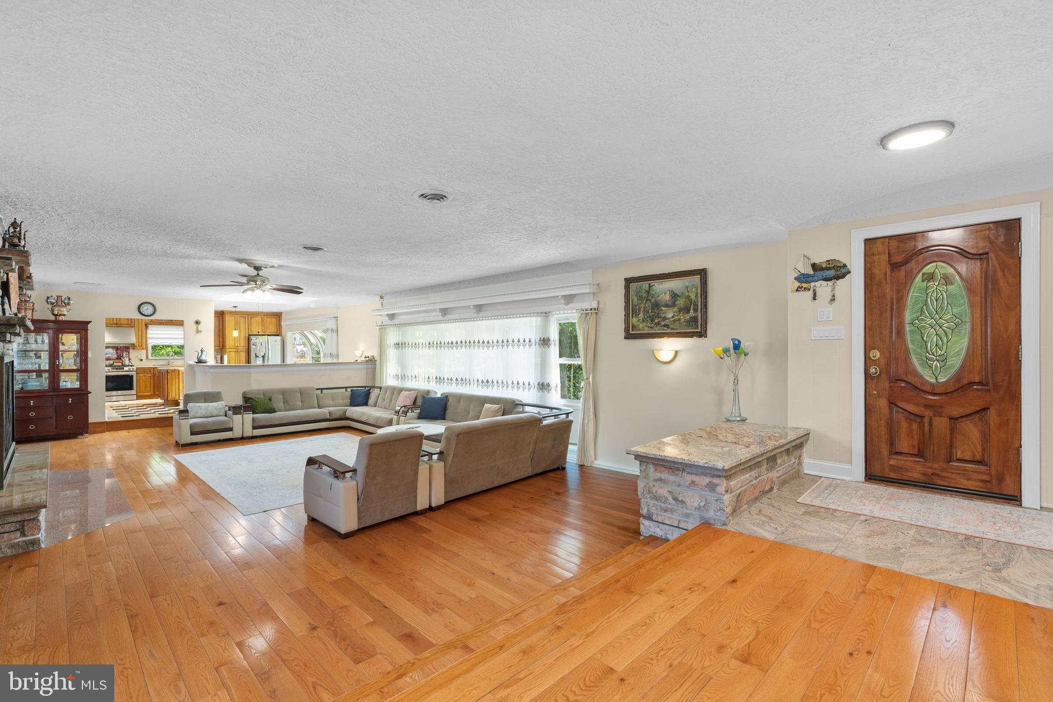 605 8 Street Riverside, NJ 08075 - Photo 11 of 60 Living Room