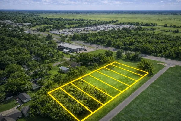 a view of a tennis court