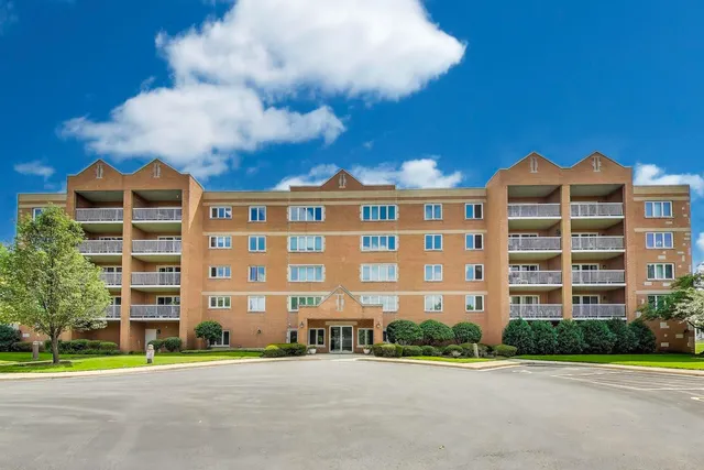 $329,999 | 7450 North Waukegan Road, Unit 508, Niles, IL 60714