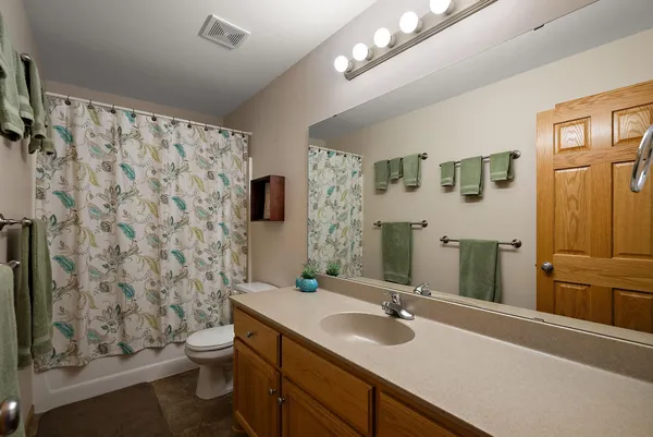 $700,000 | 3321 Willie Drive, Burnsville, MN 55337