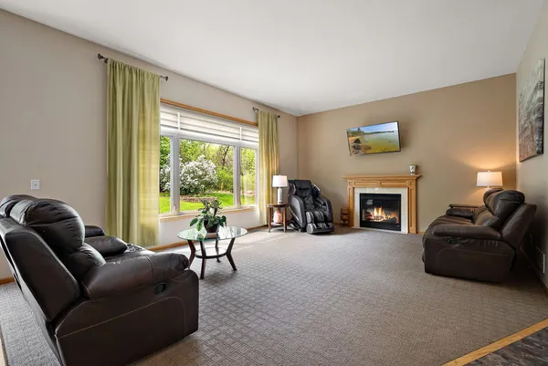 $700,000 | 3321 Willie Drive, Burnsville, MN 55337