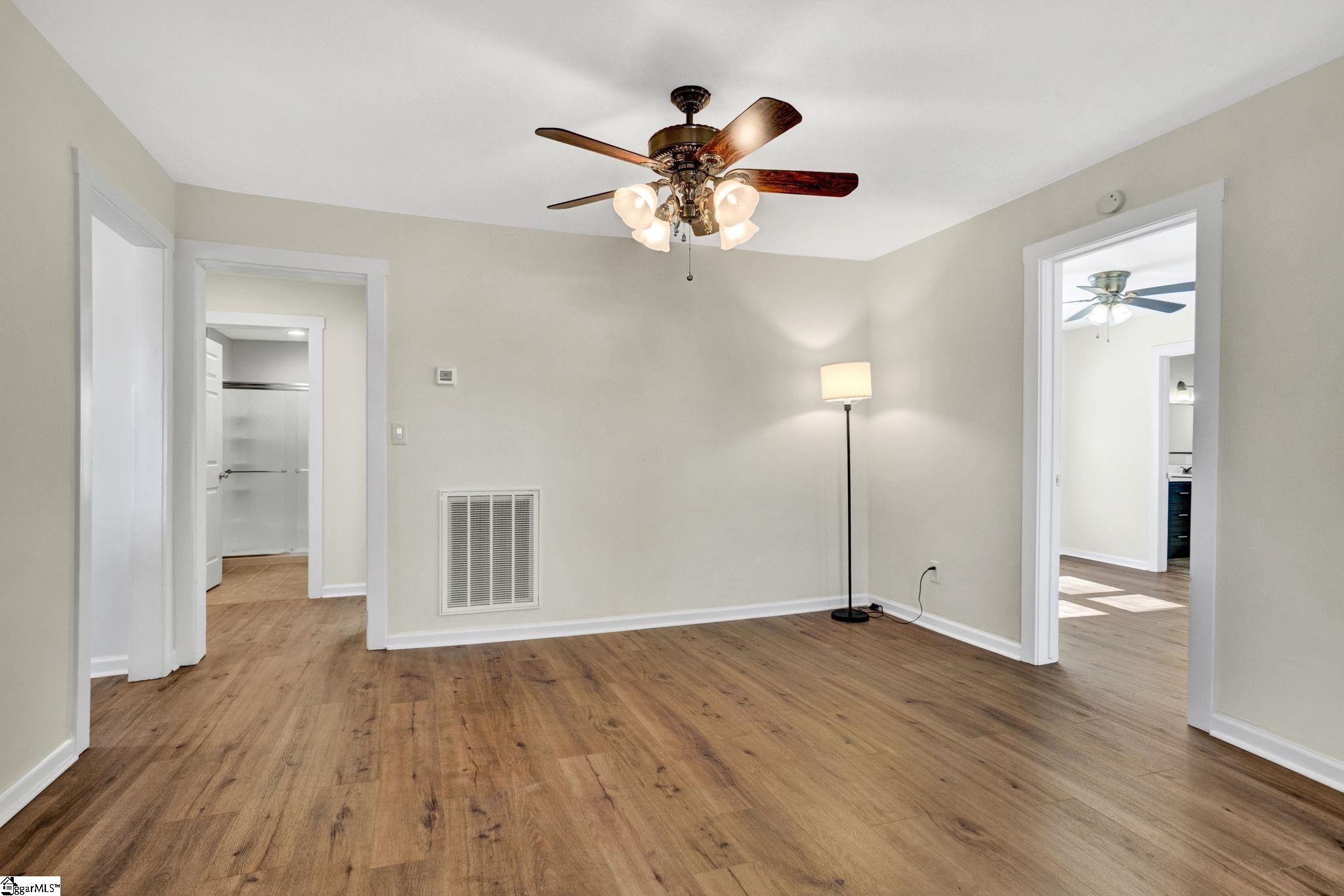 1003 Gravley Road Pickens, SC 29671 - Photo 5 of 31